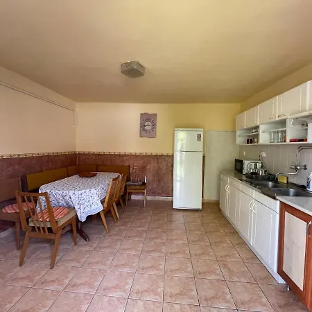 Da-vi Apartmanhaz *